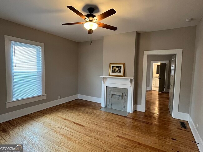 Building Photo - 14 Hazel St