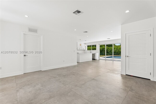 Building Photo - 6099 SW 38th St