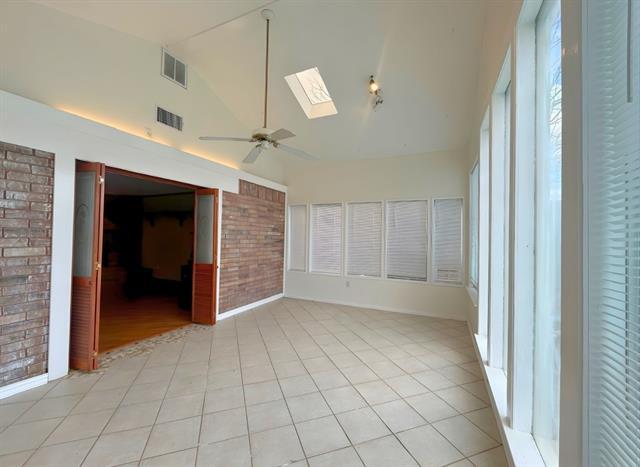 Building Photo - 5533 King Dr