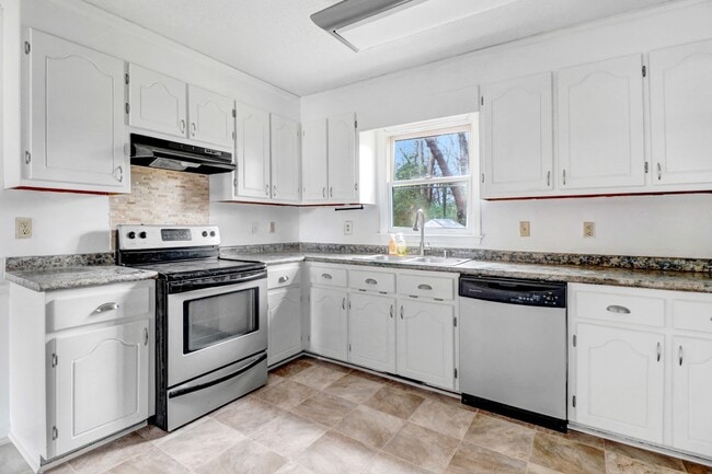 Building Photo - 103 Sallie Pl