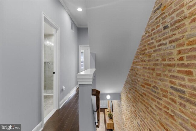 Building Photo - 616 Hyson St