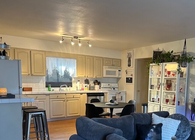 Building Photo - 105 Little Elf Dr