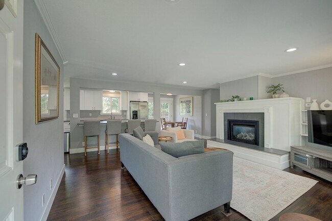 Building Photo - 5bd/2.5ba Edmonds Home