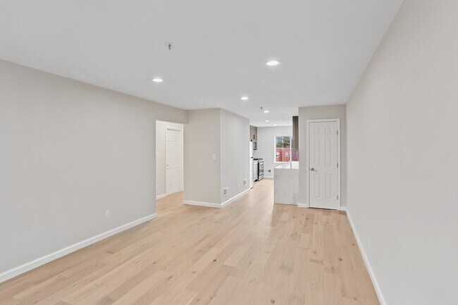 Living Area - 525 Bloomfield Ave