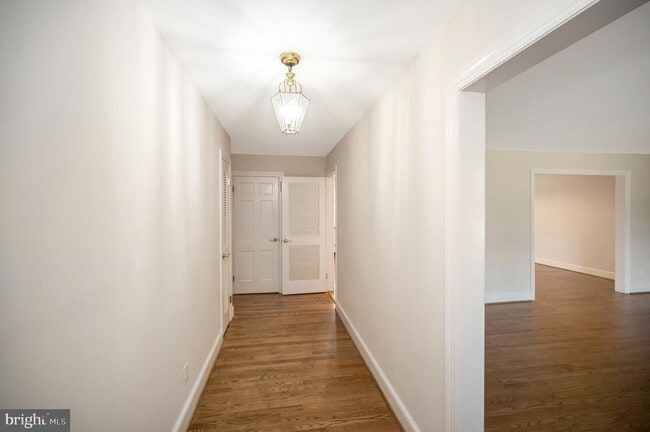 Building Photo - 1732 Beverly Dr