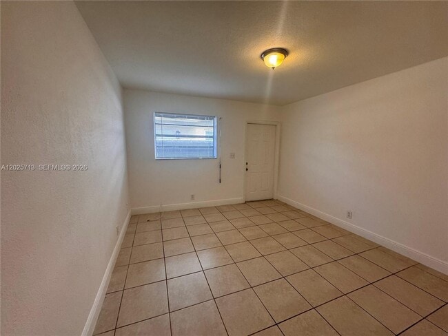 Building Photo - 407 NW 7th Ct
