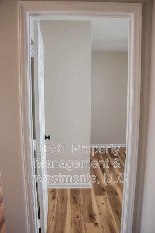 Building Photo - 3225 Lasalle St