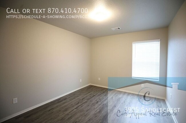 Building Photo - Move in special $700!! Beautiful 3 bed / 2...