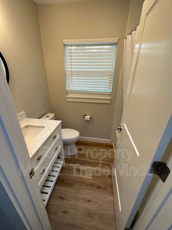 Building Photo - 1211 N Osceola Ave