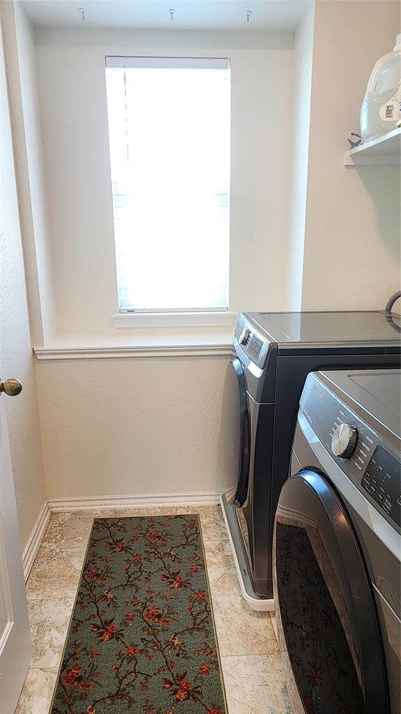 Building Photo - 402 Parrot Tulip View