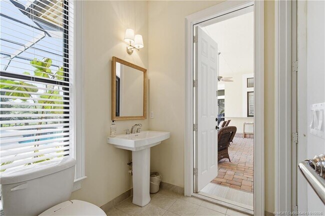 Building Photo - 109 SE Fiore Bello