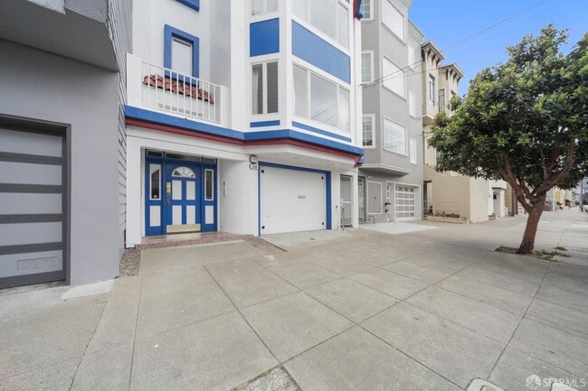 Building Photo - 328 2nd Ave