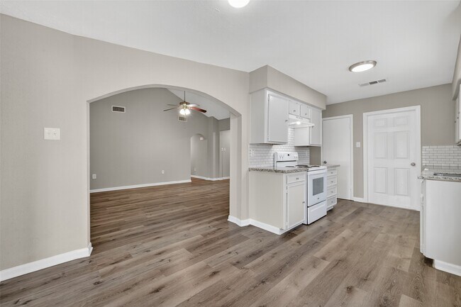 Building Photo - 5243 Wickview Ln