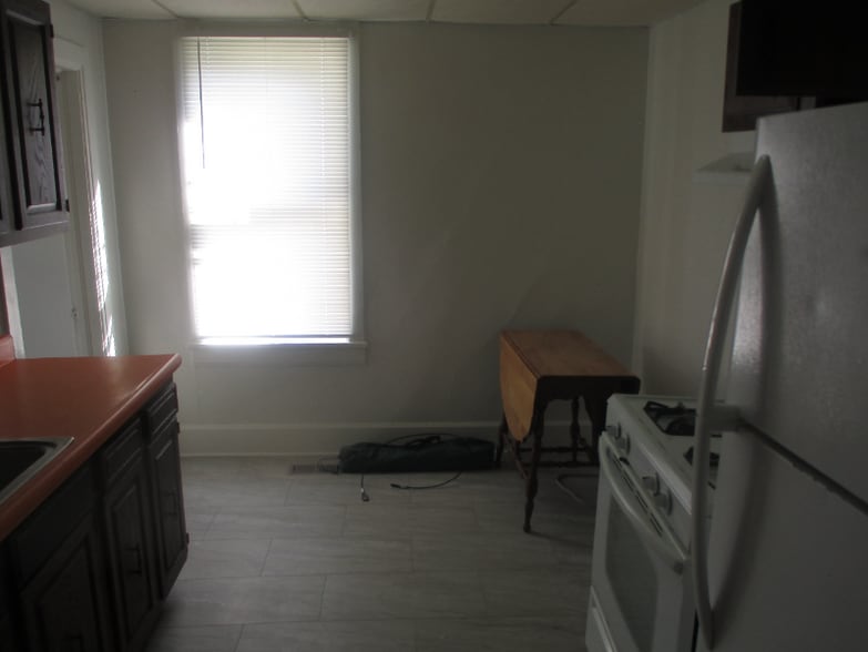 Building Photo - 922 Cameron Ave