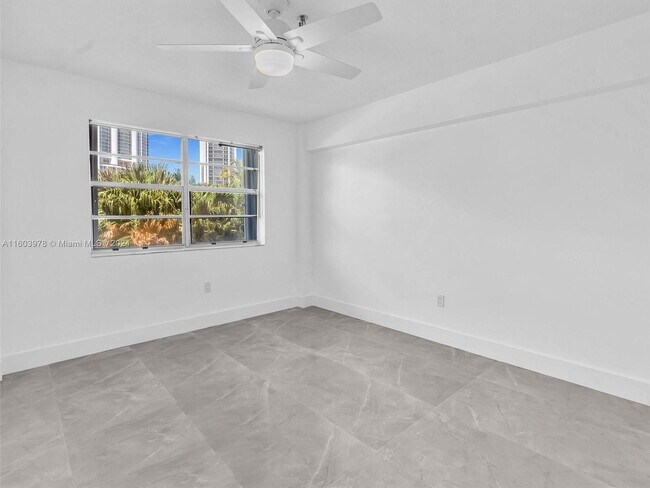 Building Photo - 250 181 Dr
