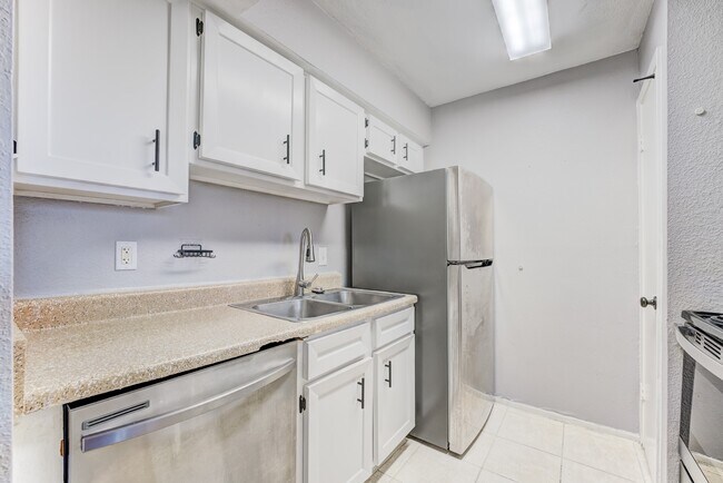 Building Photo - 6001 Reims Rd