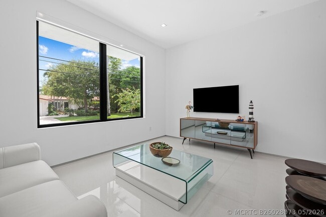 Building Photo - 401 Lido Dr