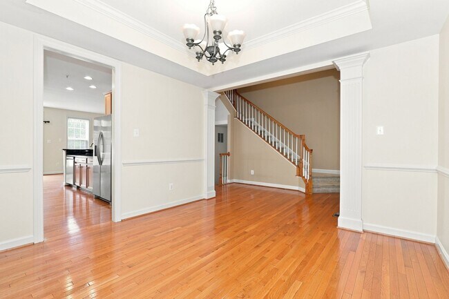 Building Photo - 346 Village Way
