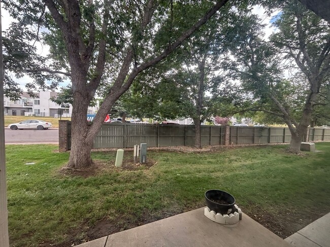Building Photo - Large 2-story townhome with finished basement & 1-car garage!