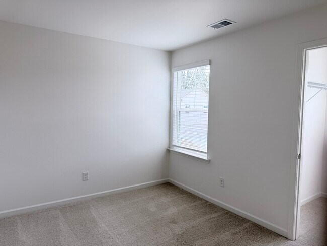 Building Photo - 173 Elijah St