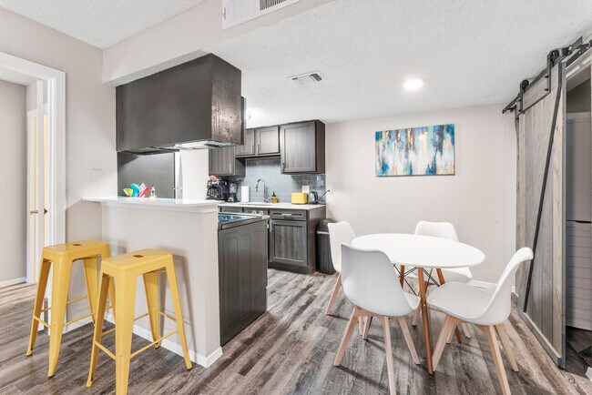 Building Photo - 3501 S 1st St