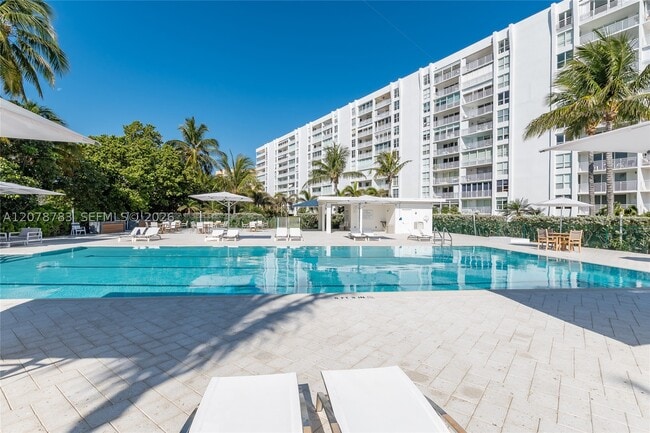 Building Photo - 613 Ocean Dr