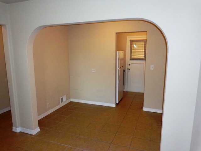 Dining Area - 109 E 4th St
