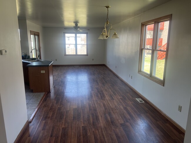 Building Photo - 2520 E Clark St