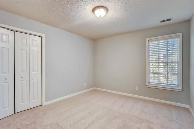 Building Photo - 74 Flanders Ct