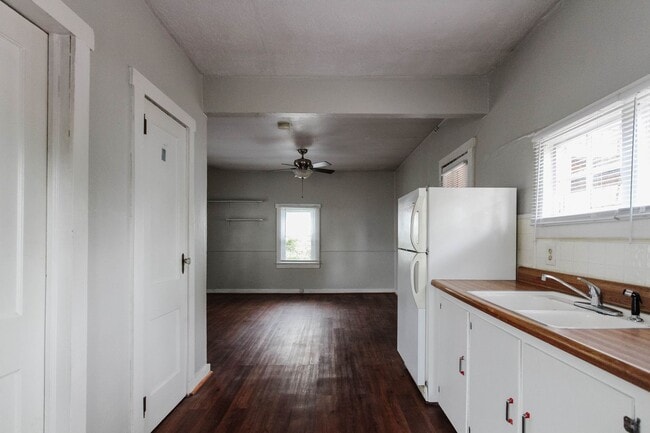 Building Photo - 1711 N Ball Ave