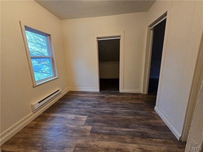 Building Photo - 804 E Division St