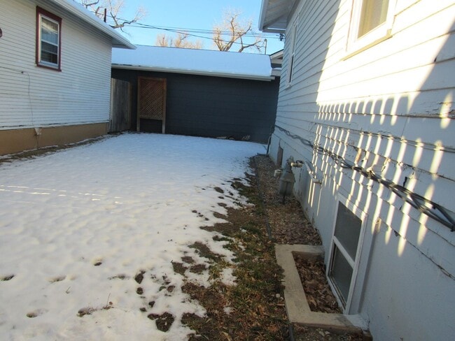 Building Photo - 555 CY Ave