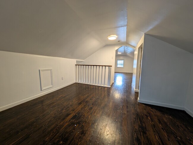 Building Photo - 909 Locust St