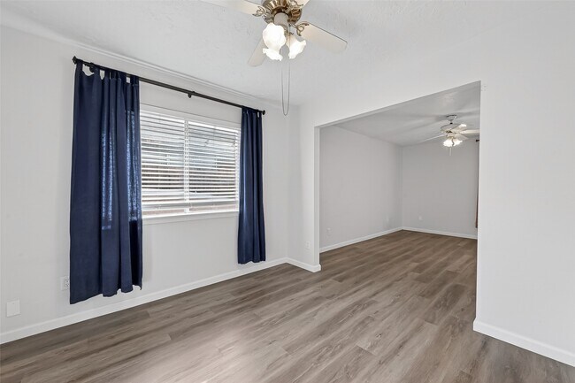 Building Photo - 22022 Kenlake Dr