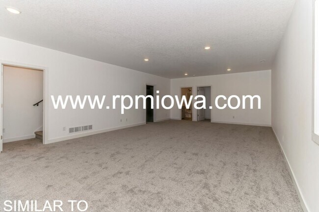 Building Photo - NEW CONSTRUCTION!! 4 Bed, 3 Bath Home in Urbandale