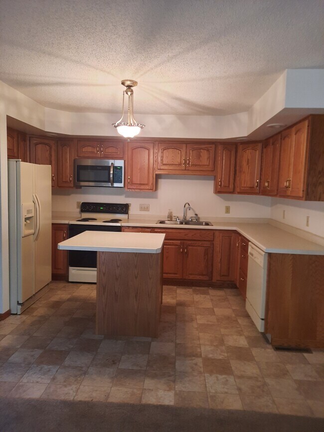 Building Photo - 613 N Broadway