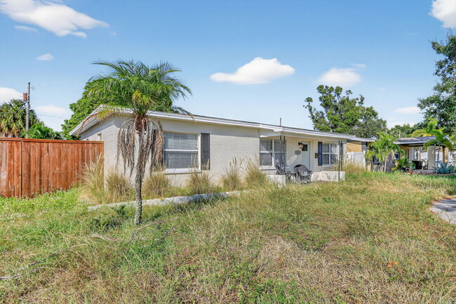 Building Photo - 541 40th Ave NE