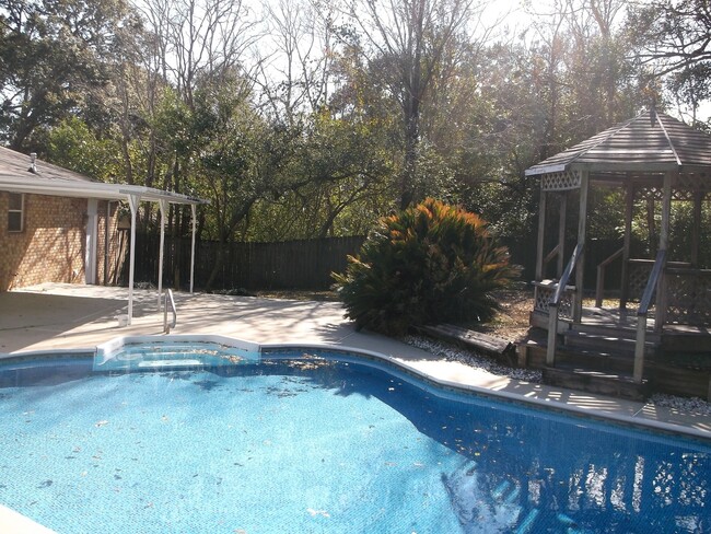 Building Photo - Affordable 3BR/2BA Pool Home