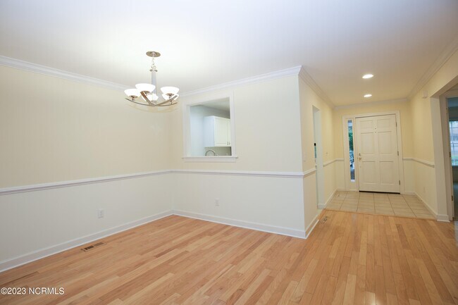 Building Photo - 287 Knoll Rd