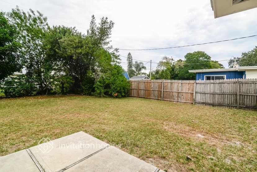 Building Photo - 10771 63rd Ave N