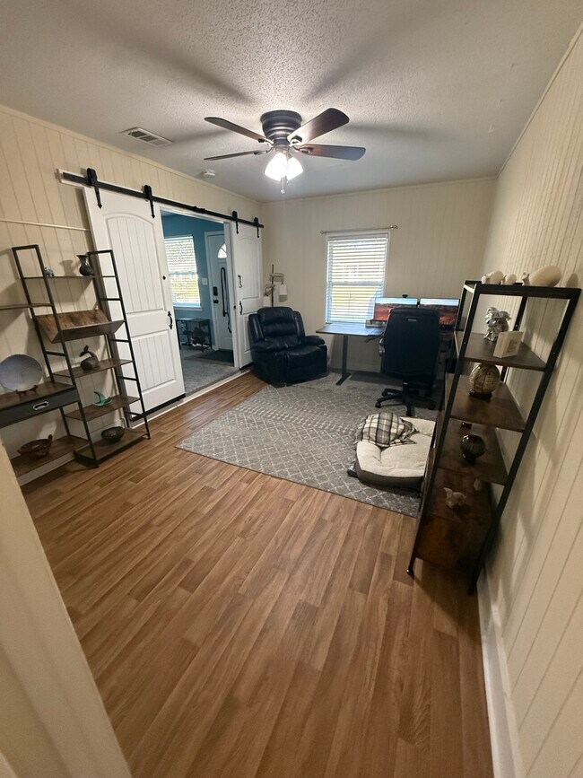 Building Photo - 113 Walz Cir