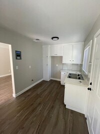 Building Photo - 1616 Cherry Ln