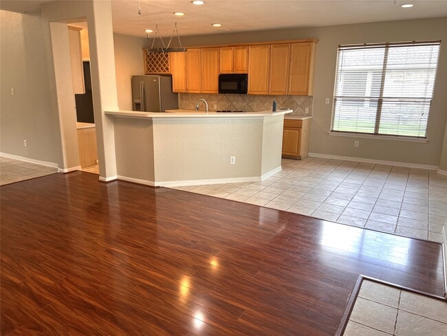 Building Photo - 14210 Meadow Estates Ln