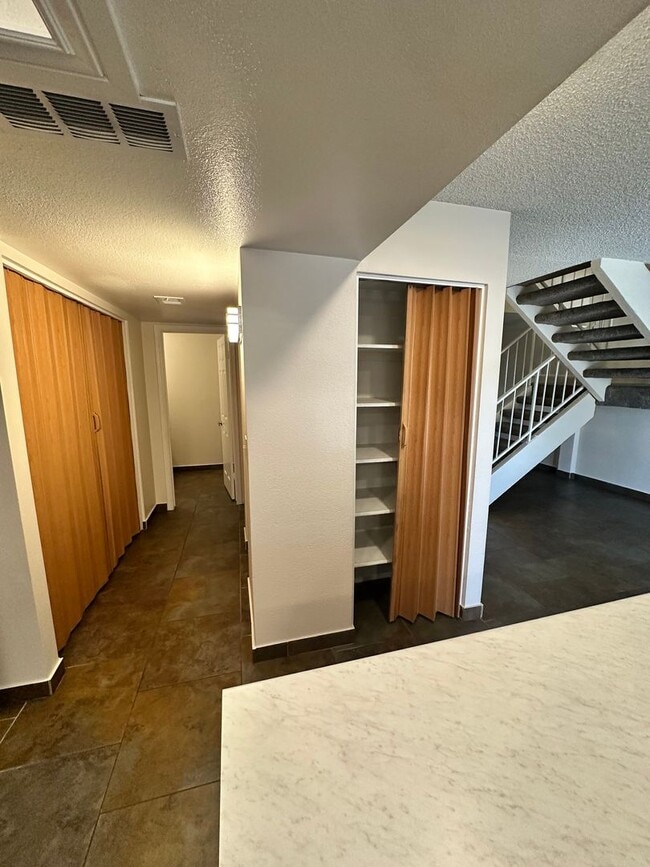 Building Photo - Stunning & Spacious 2 BR / 2.5 BA Townhome – Move-In Ready!