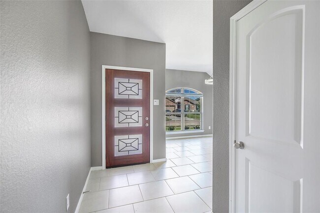 Building Photo - 18115 Van Berkel Ln