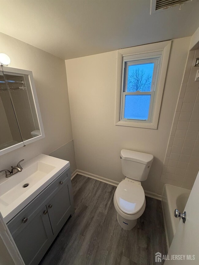 Building Photo - 504 Lakeview Terrace