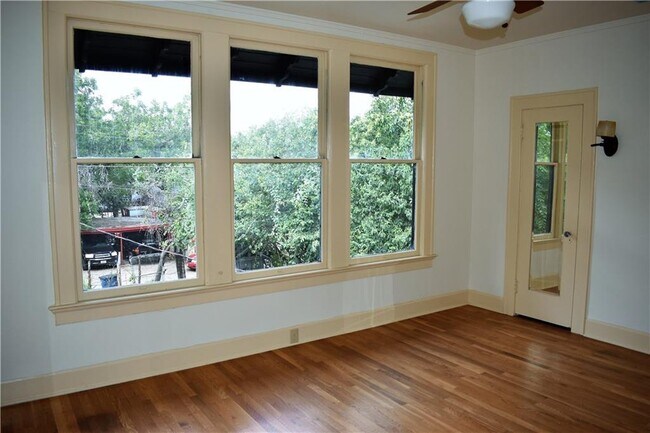 Building Photo - 503 Texas Ave