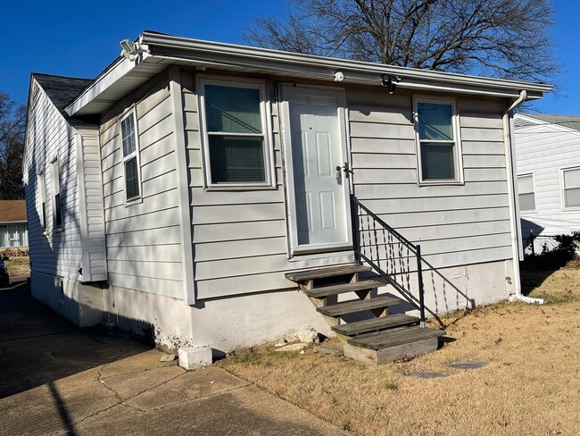 Building Photo - Cozy Well Kept House - Move In Ready