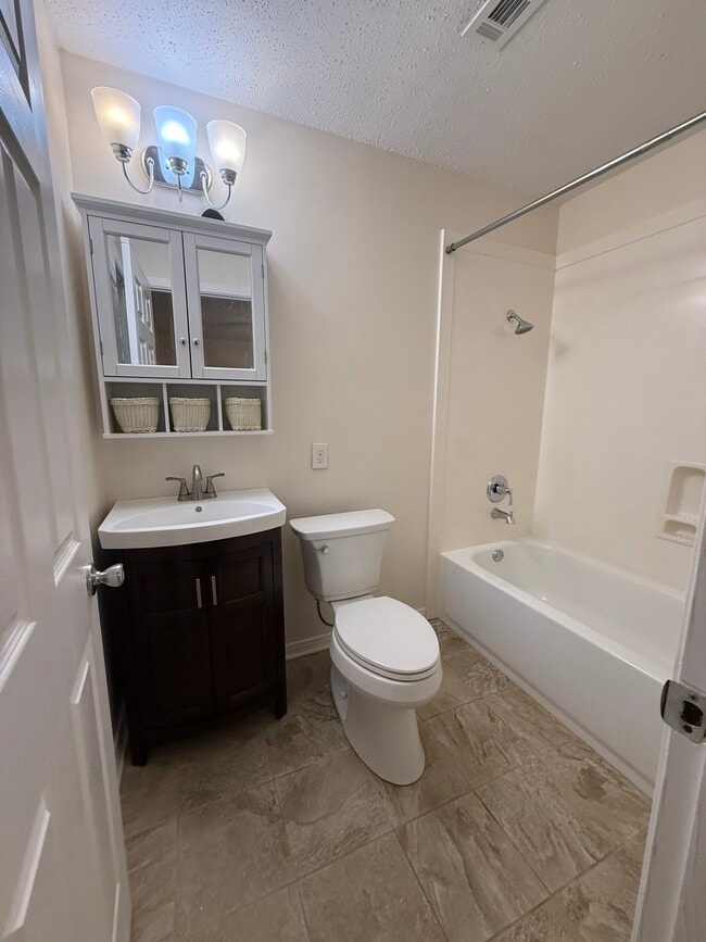 Building Photo - 216 Clower Ave