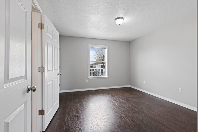 Building Photo - 4-Bed 2-Bath Hidden Gem on a Quiet Cul-de-Sac in Idaho Falls – Move-In Ready!